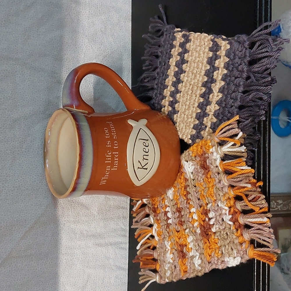 Porceline burton+BURTON Mug and x2 Crochet Mug Rugs